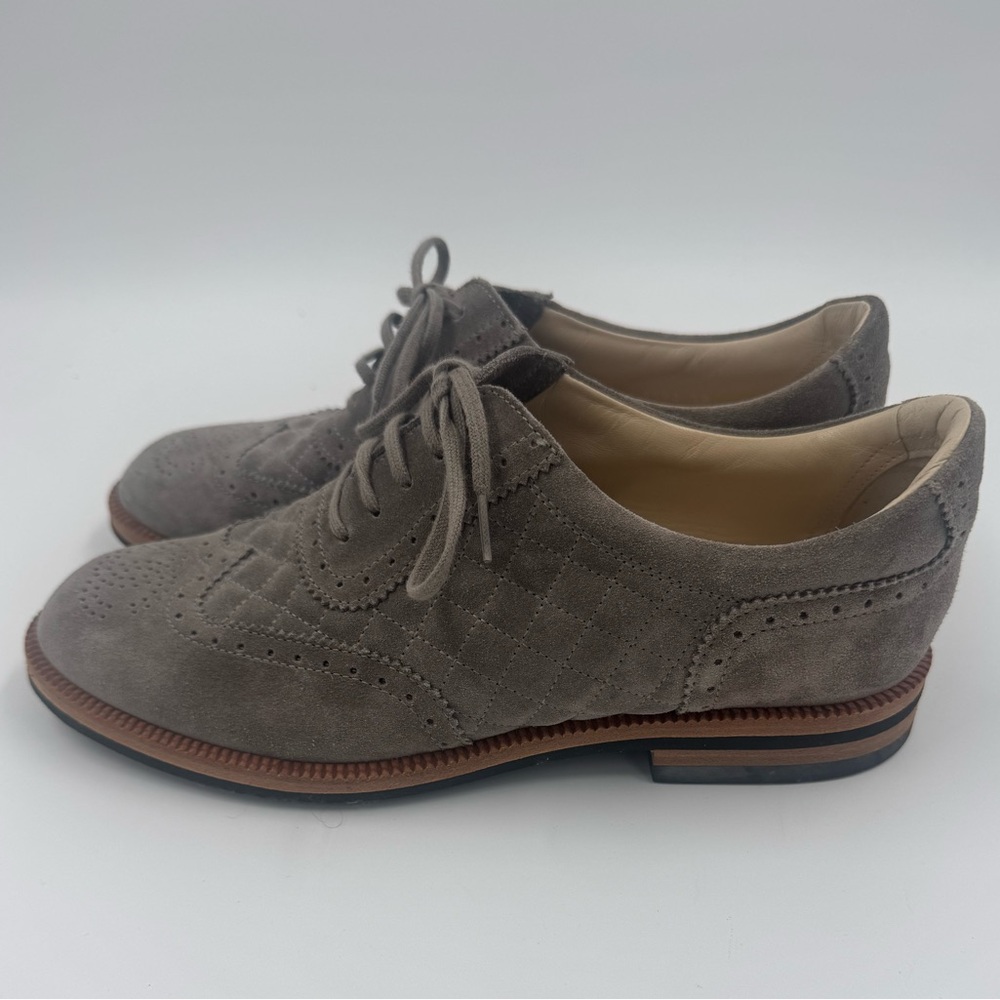 Classic Chanel suede oxfords 💕 - Picture 3 of 8